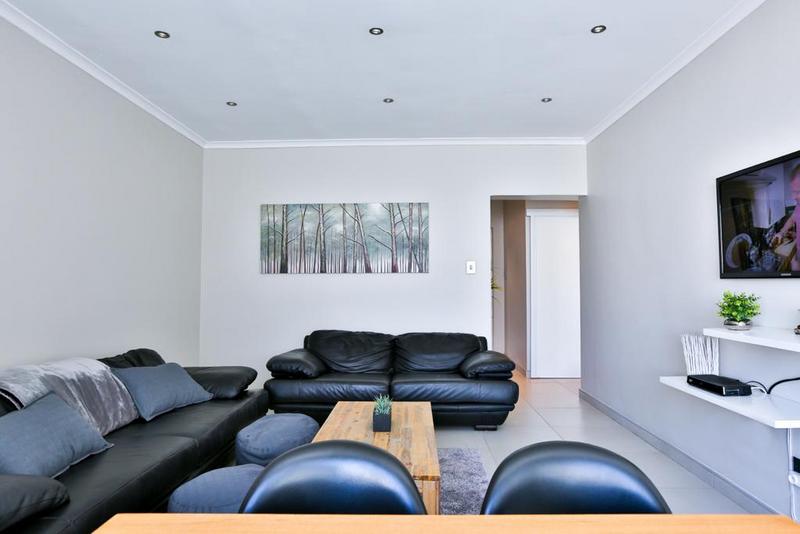 To Let 2 Bedroom Property for Rent in Sea Point Western Cape